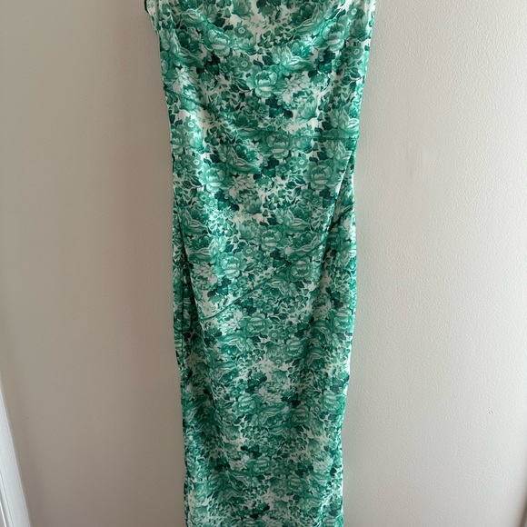 Like New ShowPo Strapless MIDI Dress Size 6 - Picture 5 of 12